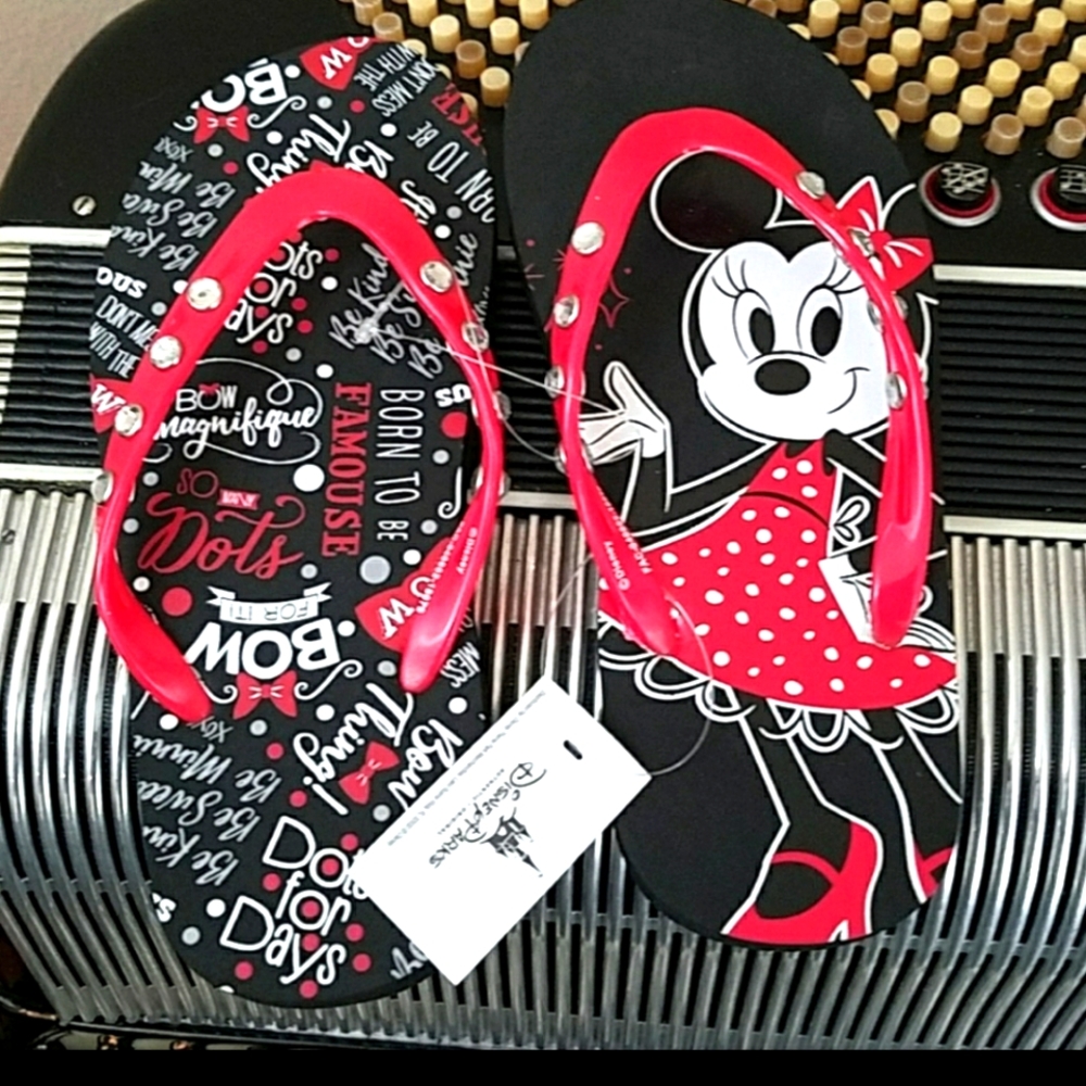 NWT- DISNEY MINNIE MOUSE RHINESTONE FLIP FLOPS